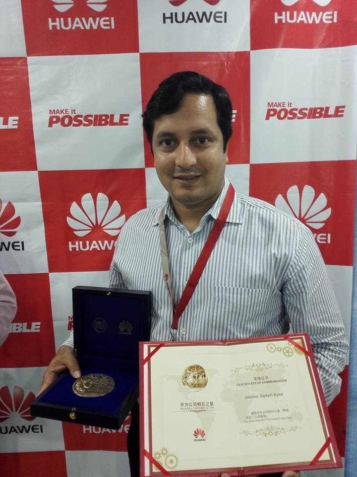 Anower Sadath Kabir holding the Huawei Future Star medal and certificate